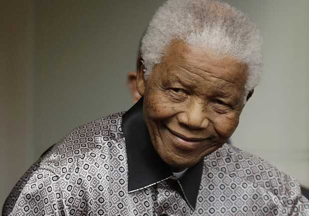 O ex-presidente sul-africano Nelson Mandela em 26 de junho de 2008 em Londres (Foto: AFP)