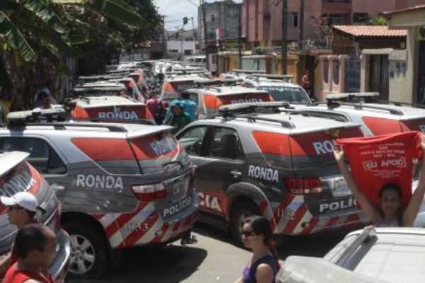 Greve de cinco dias da Polícia Militar e dos bombeiros provocou onda de pânico em Fortaleza