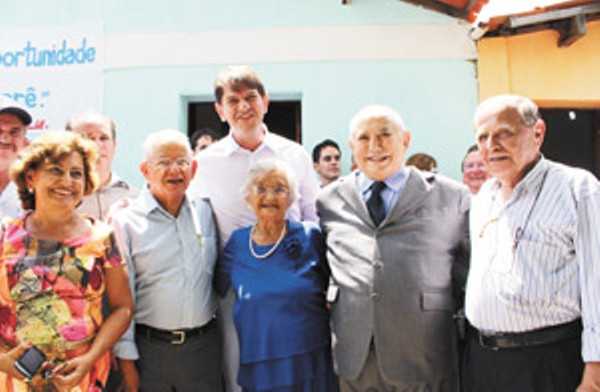 Durante a festa, estiveram presentes os governadores do Ceará, Cid Gomes, e de Tocantins, Siqueira Campos , além de outras autoridades Foto: Honório Barbosa