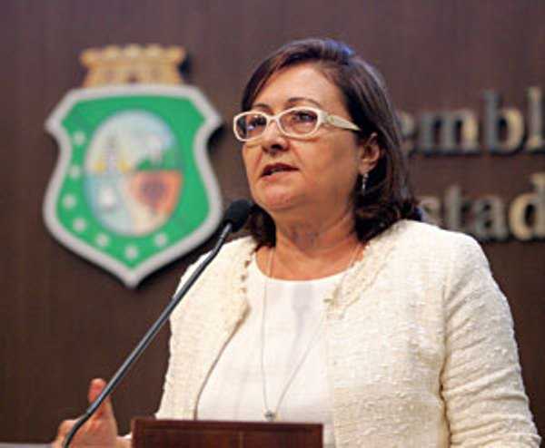Deputada Mirian Sobreira cobra o cumprimento das promessas feitas pela presidente Dilma Rousseff, de atendimento às vítimas da seca FOTO: JOSÉ LEOMAR