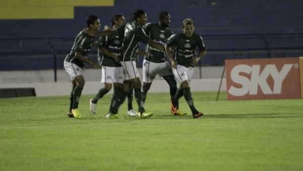 Icasa comemora gol contra o Guaratinguetá no Estádio Romeirão. Verdão do Cariri venceu por 3 a 1 (Foto: Michel Dantas/Agência Miséria de Comunicação)