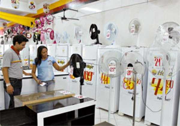 As lojas de Iguatu oferecem modelos e preços variados para todos os perfis de consumidores. O movimento é maior pela manhã FOTO: HONÓRIO BARBOSA