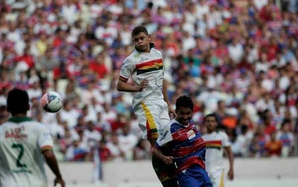 Fortaleza e Sampaio empatam em jogo emocionante na Arena Castelão (Foto: Kid Júnior/Agência Diário)