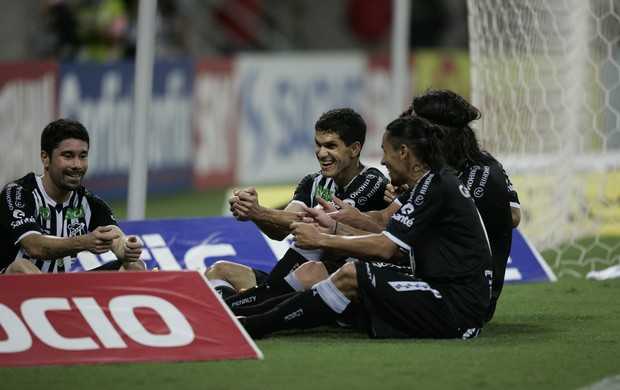 Magno Alves fez o dele, mas Bady empata (Foto: Kid Júnior/Agência Diário)