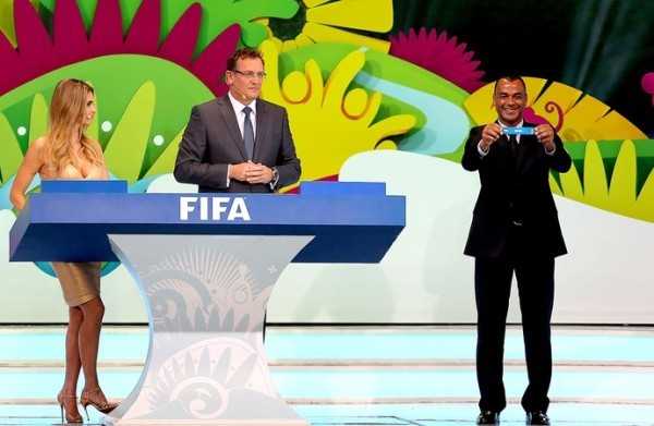 Cafu participa do Sorteio Final da Copa do Mundo (Foto: Reuters)