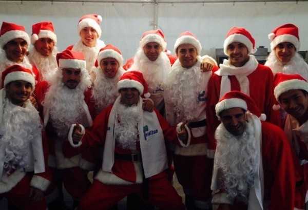 Massa, Alonso e toda equipe se vestem de Papai Noel na festa de fim de ano da Ferrari (Foto: Reprodução/Instagram)