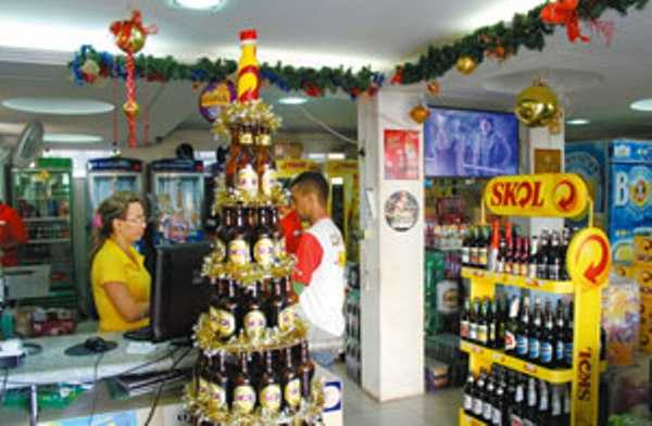 A Dibesa oferece ao consumidor final, venda no varejo. A lojinha também comercializa pequenas quantidades para lojistas de bebidas geladas, quentes, isotônicos, batatas e salgados, ampliando seus negócios na região fotos:Honório Barbosa