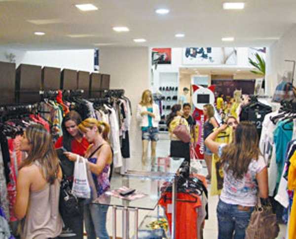 Lojas registraram aumento de consumidores para as compras de fim de ano, mas, ao longo dos meses, o desempenho ficou abaixo do esperado fotos: Honório Barbosa