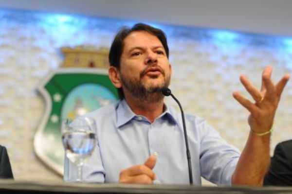 Governador Cid Gomes se reuniu ontem com comando de greve