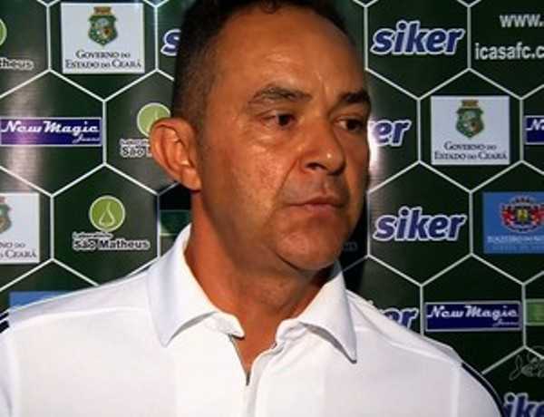 Roni Araújo, técnico do Icasa, fará mudanças (Foto: Reprodução/TV Verdes Mares)