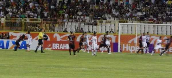 Jogo teve muita marcação, mas o Guarany se saiu melhor (Foto: Pedro de Lima Júnior / TV Torcedor)