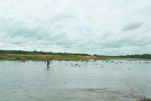 Rio Jaguaribe experimenta primeira recarga de água depois de dois anos seguidos de seca FOTO: HONÓRIO BARBOSA