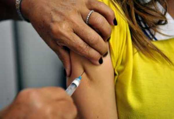 Cada menina deve tomar três doses da vacina para completar a proteção
