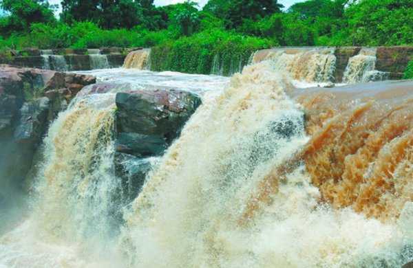 Cachoeira de Missão Velha já exibe cenário de rara beleza com novas águas FOTO: ELIZÂNGELA SANTOS