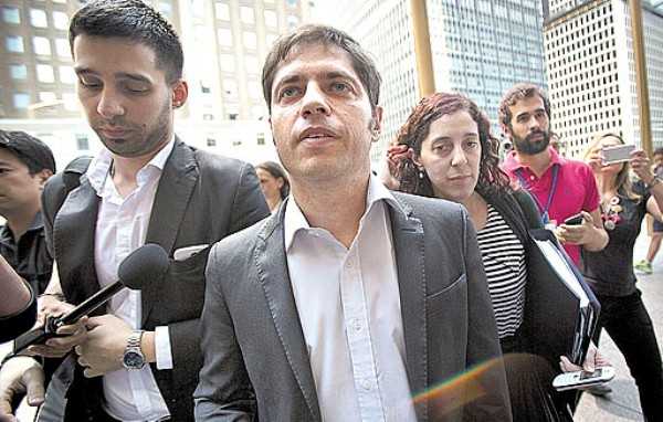 Axel Kacilloff, líder da delegação argentina, chega para a última reunião de conciliação, em Nova York