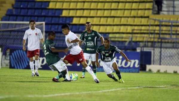 Icasa atacou mais e criou melhores chances, mas acabou perdendo em jogada de Lucas Sotero, do Vila (Foto: Agência Estado)