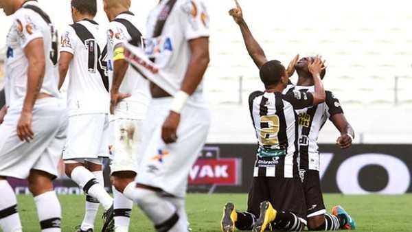 Diego Ivo comemora seu gol, o primeiro do Ceará contra o Vasco (Foto: Reprodução / Site Oficial do Ceara)