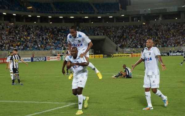 Somália marcou o gol da vitória do ABC sobre o Ceará, em Natal (Foto: Augusto Gomes/GloboEsporte.com)