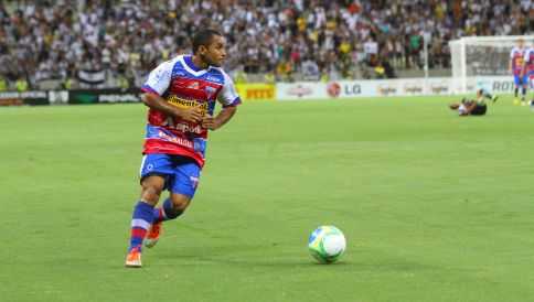 Edinho foi destaque do Fortaleza na temporada 2014 e tem destino incerto para próximo ano