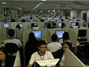Funcionu00e1rios de call center (Foto: Reproduu00e7u00e3o/TV Globo)