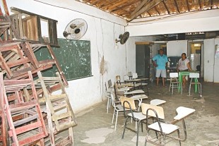 O estado de abandono de algumas escolas da zona rural u00e9 impressionante FOTO: HONu00d3RIO BARBOSA