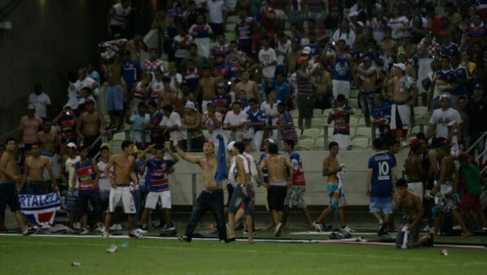 Castelu00e3o teve briga de torcida ao final da decisu00e3o do Cearense (Foto: Bruno Gomes/Agu00eancia Diu00e1rio)