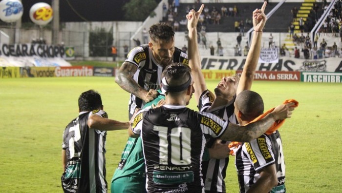 Jogadores do Ceará comemoram gol de Uillian Correia (Foto: Diego Simonetti/Blog do Major)