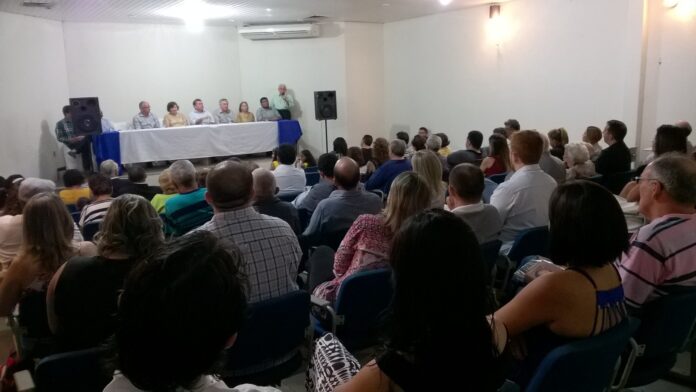 Lançamento do livro Vida e Obra de Dr. Manoel Carlos de Gouvêa lotou o auditório do Sebra de Iguatu. Foto Jan Messias