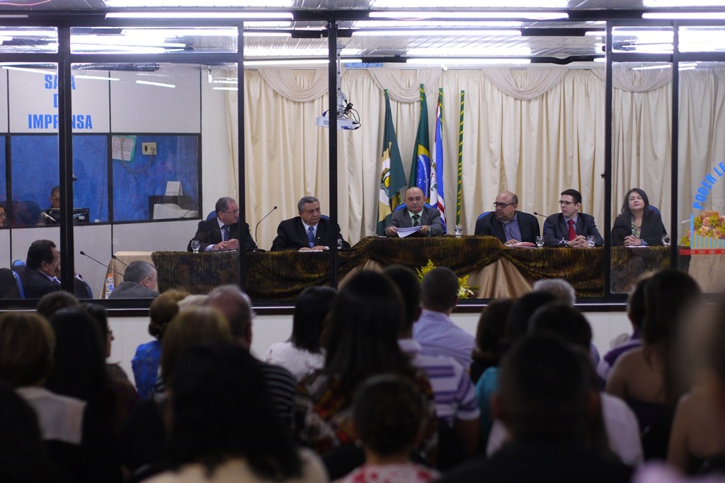 Em sessão solene Câmara Municipal de Iguatu entregou medalha Dr. Edson Foto Jan Messias